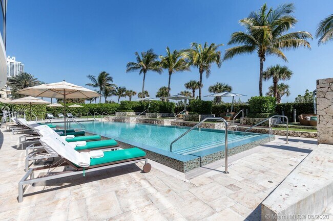 5875 Collins Ave-Unit -905 in Miami Beach, FL - Building Photo - Building Photo