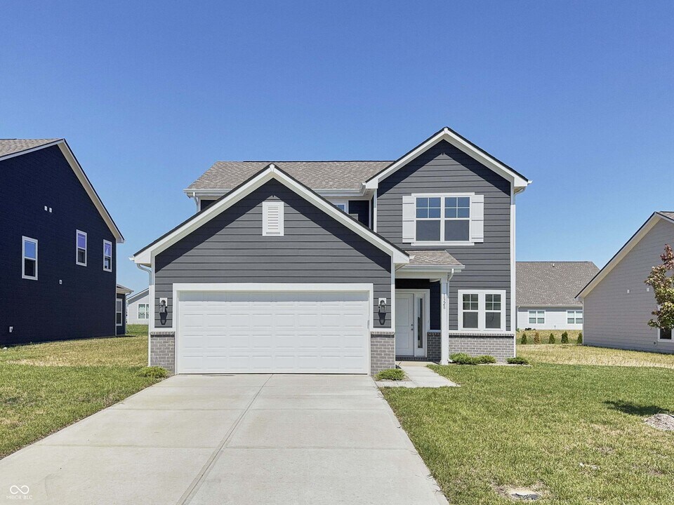 1328 Saguaro Wy in Greenwood, IN - Building Photo