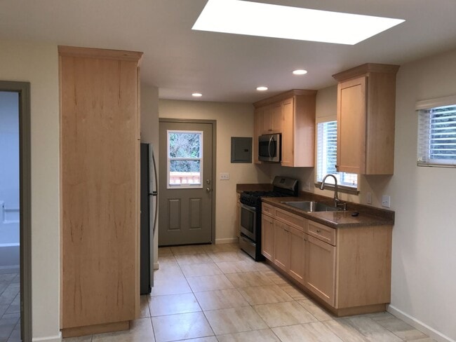 3325 S St in Eureka, CA - Building Photo - Building Photo