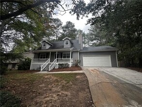 2536 Country Lake Cir in Powder Springs, GA - Building Photo - Building Photo