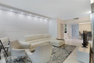 4775 Collins Ave in Miami Beach, FL - Building Photo