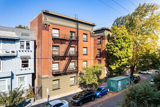 Irving Street Towers in Portland, OR - Foto de edificio - Primary Photo