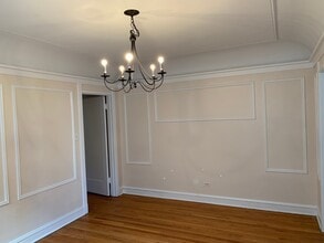 1468 W Winnemac Ave, Unit 1E in Chicago, IL - Building Photo - Building Photo