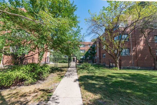 227 Custer Ave, Unit 2 in Evanston, IL - Building Photo - Building Photo