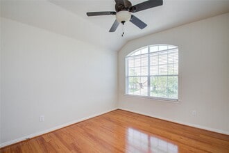 114 Northbay Ct in Dickinson, TX - Building Photo - Building Photo