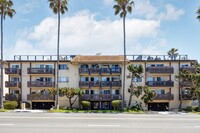 San Marcos Apartments in Redondo Beach, CA - Foto de edificio - Building Photo