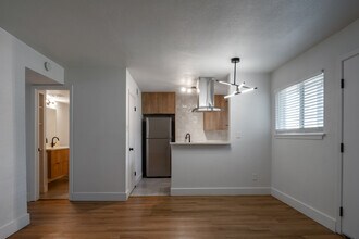 CrestHaus Apartments in Austin, TX - Building Photo - Interior Photo