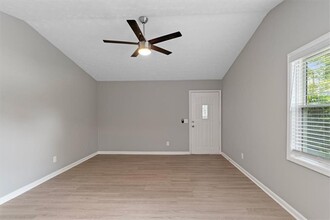 894 Five Forks Trickum Rd SW in Lawrenceville, GA - Building Photo - Building Photo