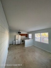 353 Lee Ave in Satellite Beach, FL - Foto de edificio - Building Photo