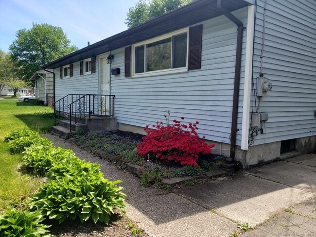 29 Roosevelt Blvd in Enfield, CT - Building Photo - Building Photo