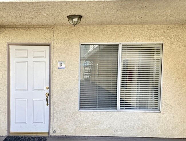 7035 Woodley Ave in Los Angeles, CA - Building Photo - Building Photo