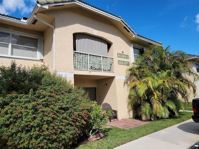 12255 Royal Palm Blvd, Unit 8O in Coral Springs, FL - Building Photo - Building Photo