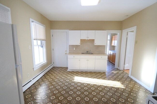 72 N Whittlesey Ave, Unit 1 in Wallingford, CT - Building Photo - Building Photo