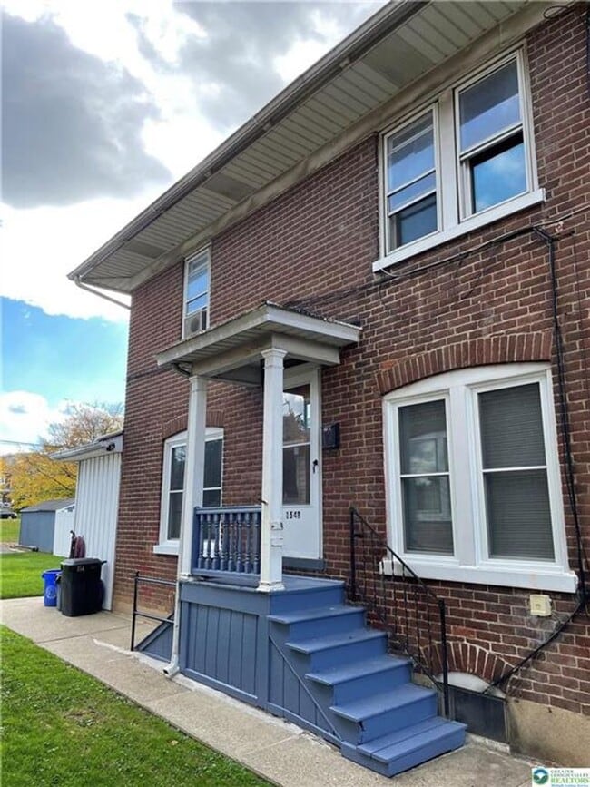 property at 154 W Lincoln St