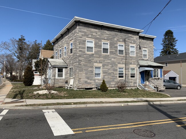 256-258 Amboy Ave in Woodbridge, NJ - Building Photo - Building Photo