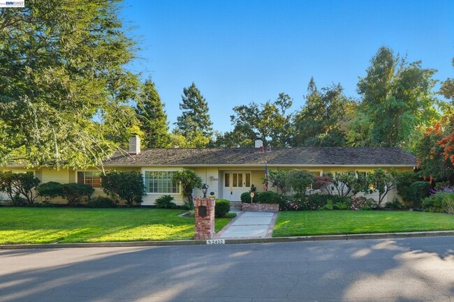 2402 Royal Oaks Dr in Alamo, CA - Building Photo - Building Photo