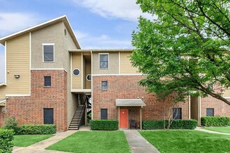 FOX BEND APARTMENTS in Garland, TX - Foto de edificio - Building Photo