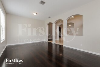 8507 White Poplar Dr in Riverview, FL - Foto de edificio - Building Photo