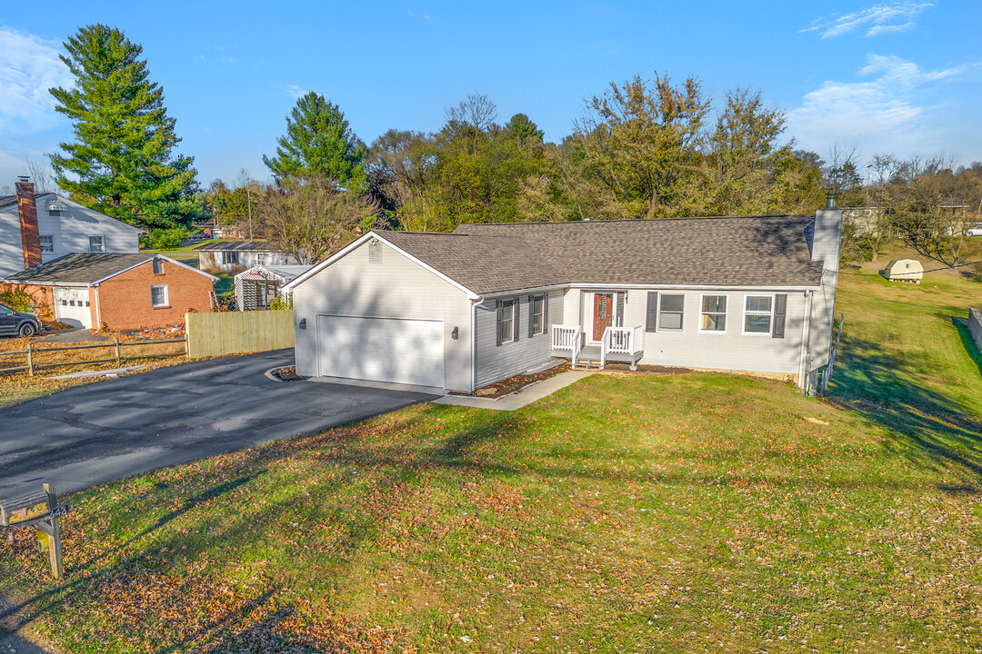 342 Orchard Dr in Daleville, VA - Foto de edificio