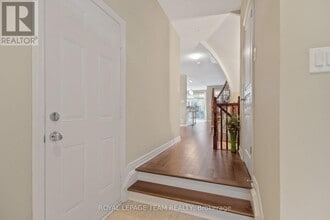 270 Keyrock Dr in Ottawa, ON - Building Photo - Building Photo