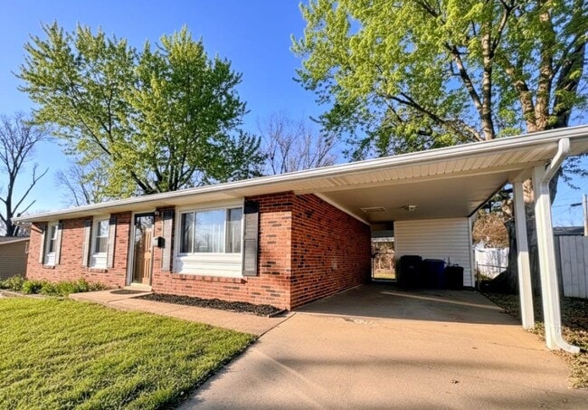 3291 Bristol Hall Dr in Bridgeton, MO - Building Photo - Building Photo