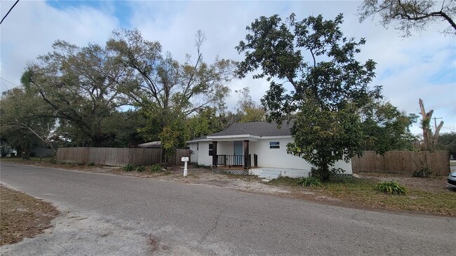 1608 E New Orleans Ave in Tampa, FL - Building Photo - Building Photo