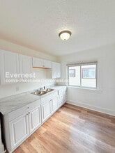 15812 Kentucky St in Detroit, MI - Building Photo - Building Photo