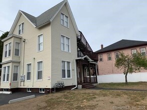 211 W Thames St-Unit -2 in Norwich, CT - Foto de edificio - Building Photo