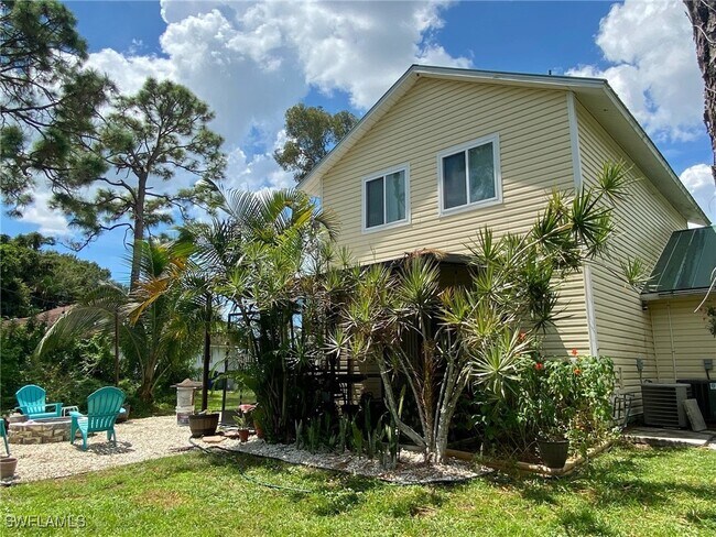 property at 17373 W Carnegie Cir