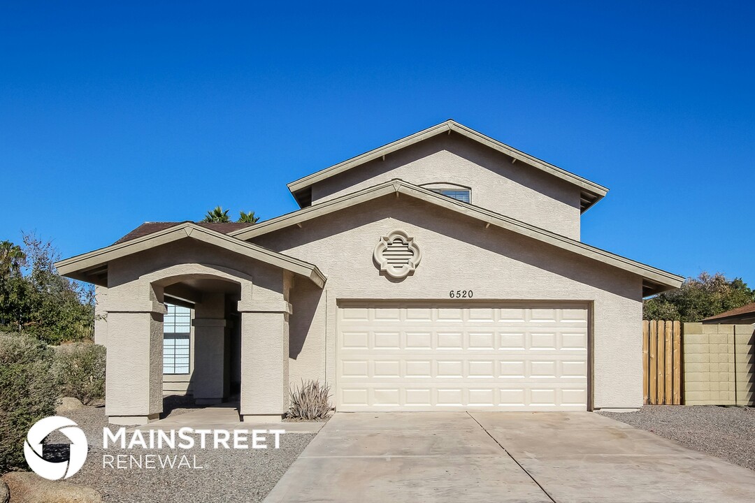 6520 W Paradise Ln in Glendale, AZ - Foto de edificio