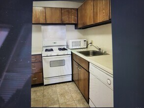 77 Pond Ave, Unit 612 in Brookline, MA - Foto de edificio - Building Photo