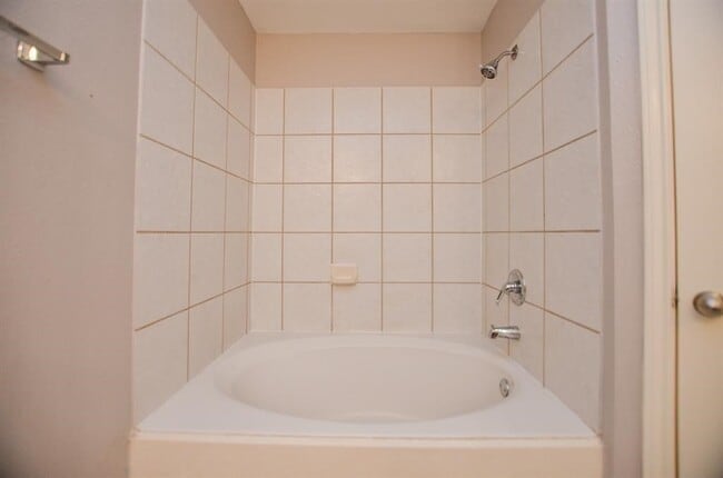 6406 Waldron Dr in Houston, TX - Building Photo - Building Photo