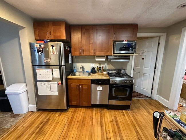 12 Shepherd Ave, Unit 1 in Boston, MA - Foto de edificio - Building Photo