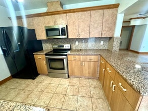 1285 NE 143rd St in North Miami, FL - Building Photo - Building Photo