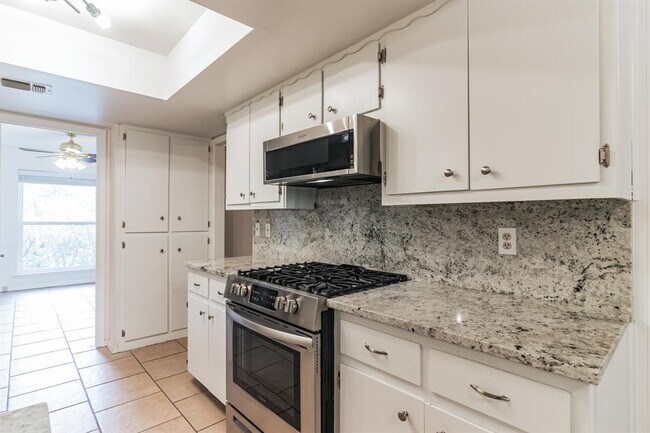 2624 Barton Hills Dr in Austin, TX - Foto de edificio - Building Photo