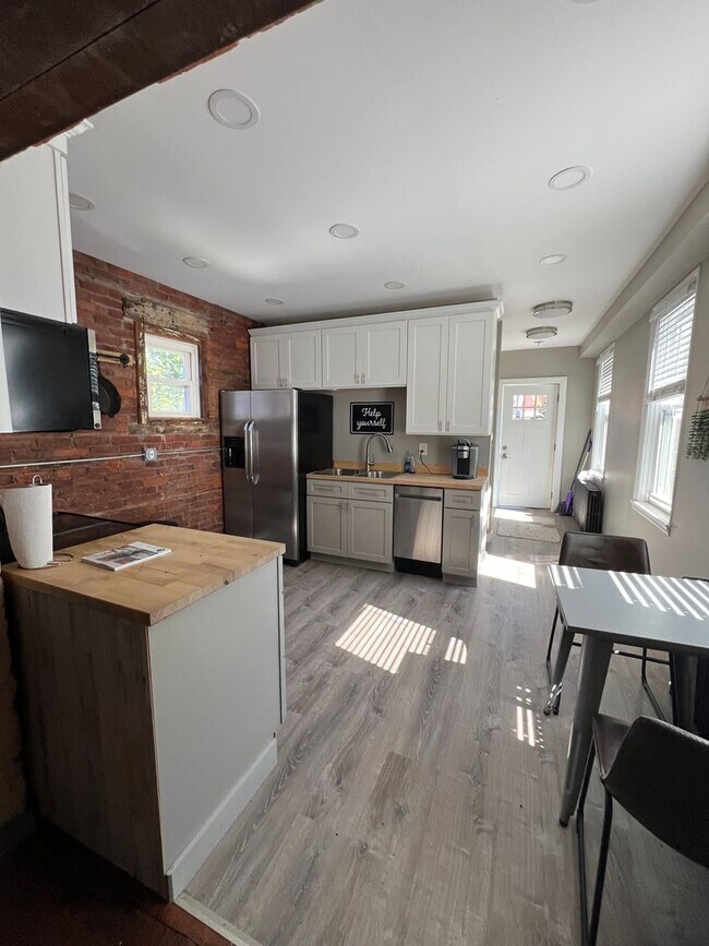property at 321 E Chestnut St