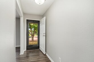 2412 S Sheffield Cir in Sioux Falls, SD - Building Photo - Building Photo