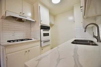 12050 Tiara St, Unit 07 in Los Angeles, CA - Building Photo - Building Photo
