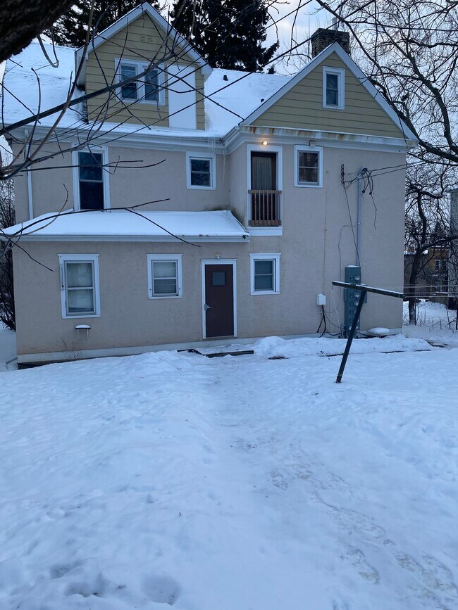 1227 E 3rd St, Unit c in Duluth, MN - Foto de edificio - Building Photo