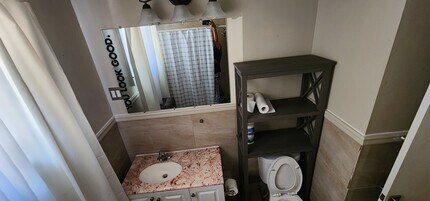 1639 Chapel St, Unit 1L in New Haven, CT - Building Photo - Building Photo