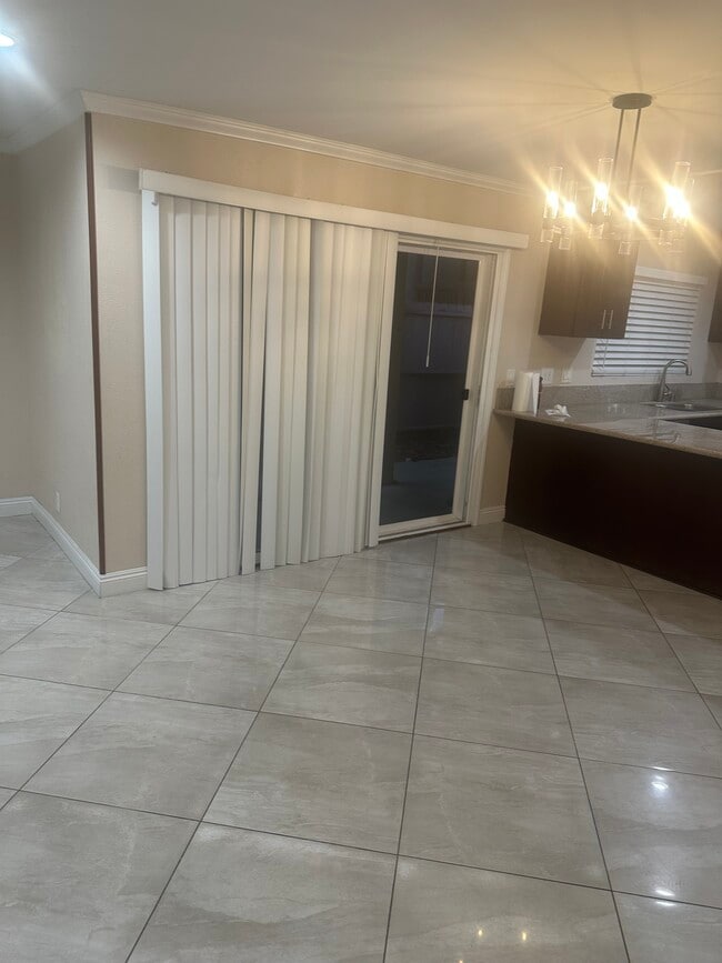 1102 S Citron St, Unit 1 in Anaheim, CA - Building Photo - Building Photo