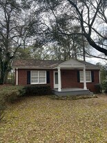 455 Pineneedle Rd in Athens, GA - Building Photo