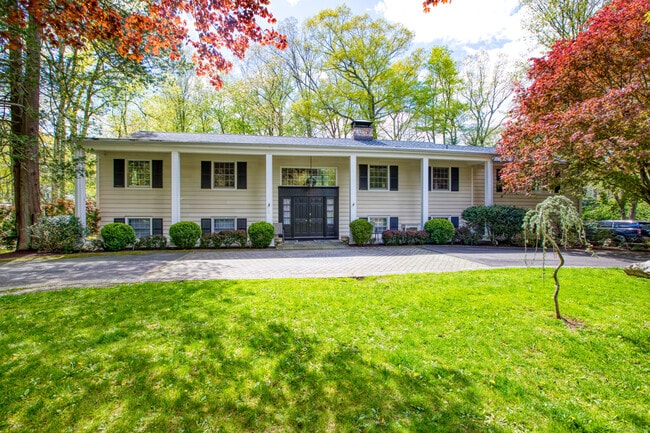 119 Dundee Rd in Stamford, CT - Building Photo - Building Photo