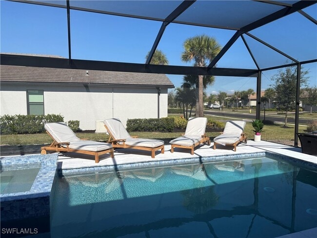 18546 Ives Dr in Estero, FL - Building Photo - Building Photo