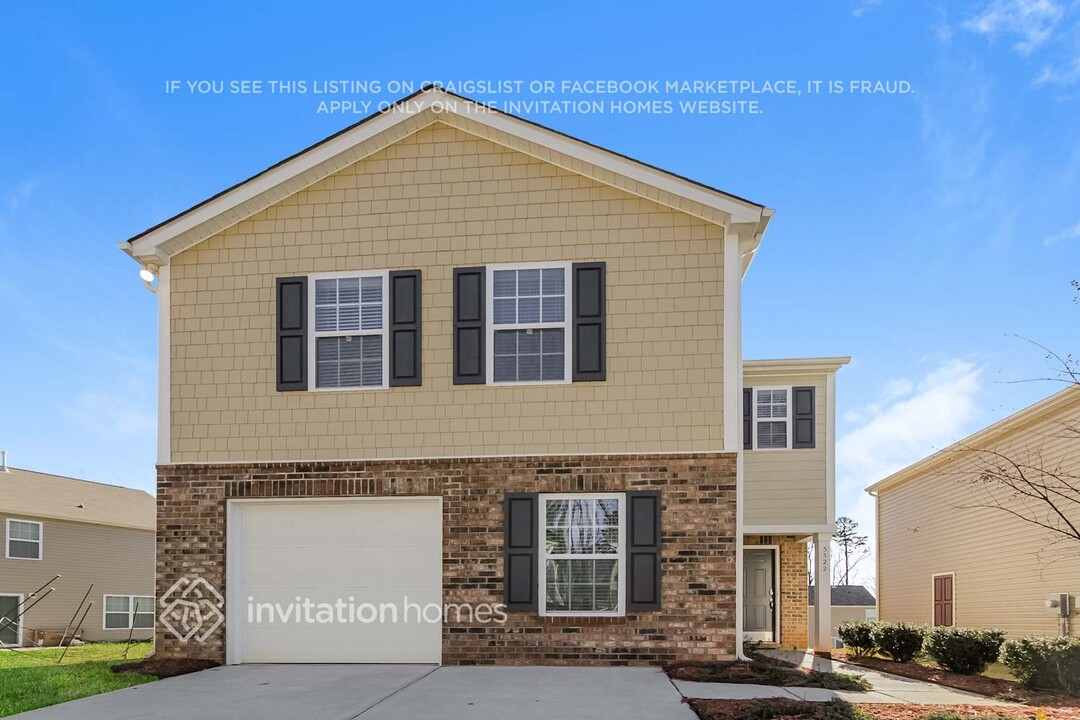 5522 Tumbling Brook Ln in Charlotte, NC - Building Photo