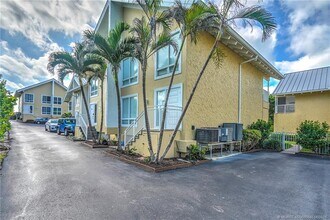 245 NE MacArthur Blvd in Stuart, FL - Building Photo - Building Photo