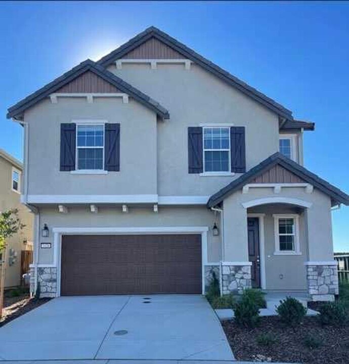 3438 Auburn Leaf Loop in Folsom, CA - Building Photo
