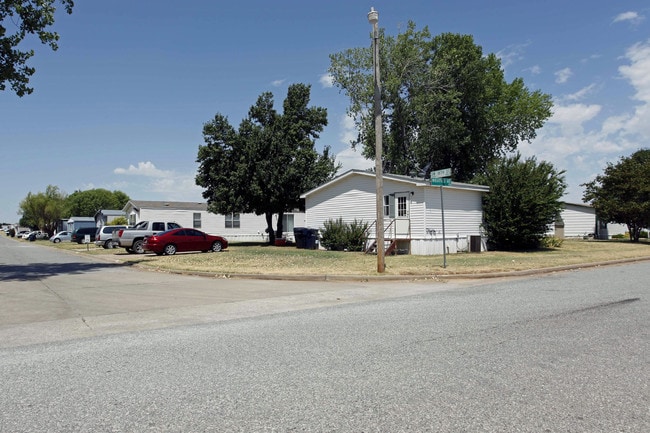 Country Mobile Estates in Yukon, OK - Building Photo - Building Photo