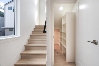 1033 NE 98th St in Seattle, WA - Building Photo - Building Photo