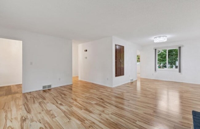 12824 Eagle Ridge Dr in Burnsville, MN - Building Photo - Building Photo